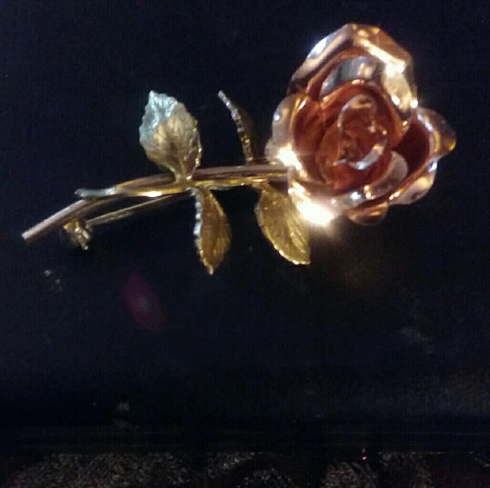 Beautiful Vintage Krementz Rose Pin